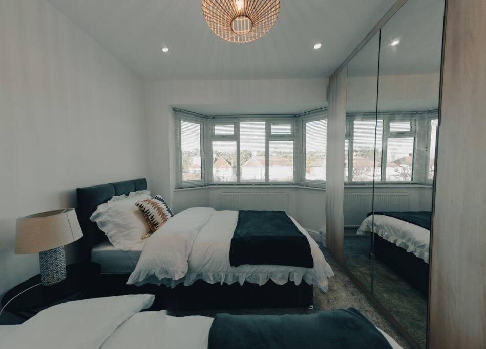 Homely & Peaceful Living Space Morden  Eksteriør billede